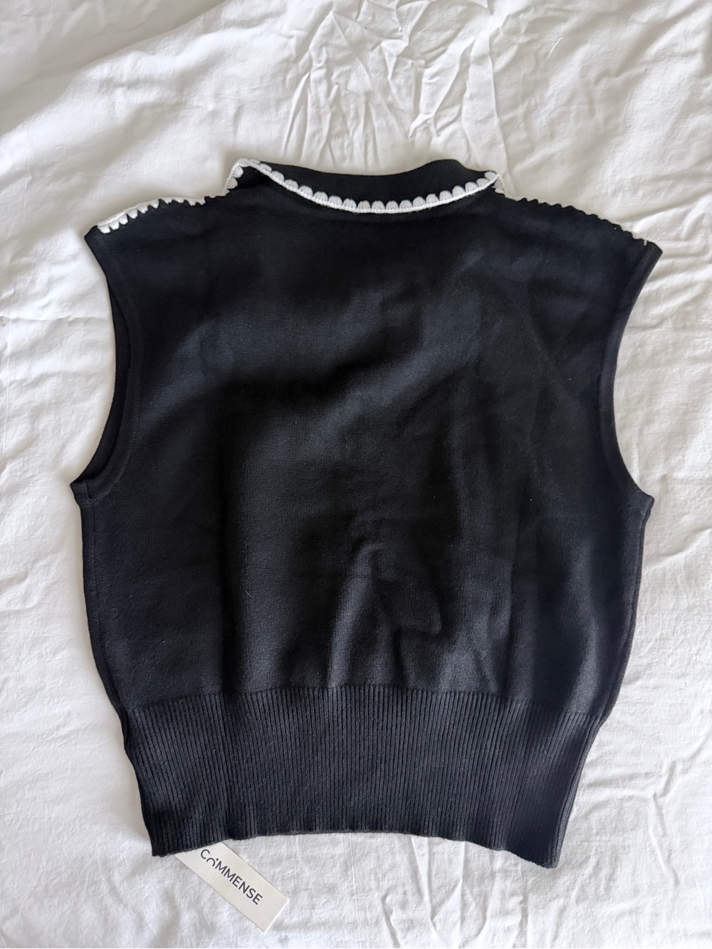 Commense Contrast Trim Sleeveless Knit Polo Vest White Scalloped Trim L NWT - Picture 3 of 9
